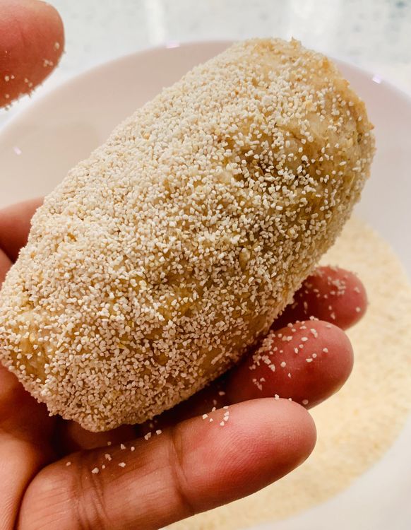 Step 1.1: Roll the bread roll in a bowl of semolina to give it a nice coat