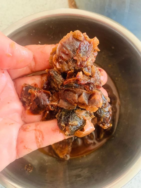 Step 2.2: In a bowl, add tamarind and dates