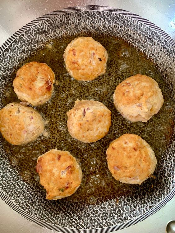 Step 1.1: Heat oil in a pan and shallow fry the koftas in batches until lightly golden