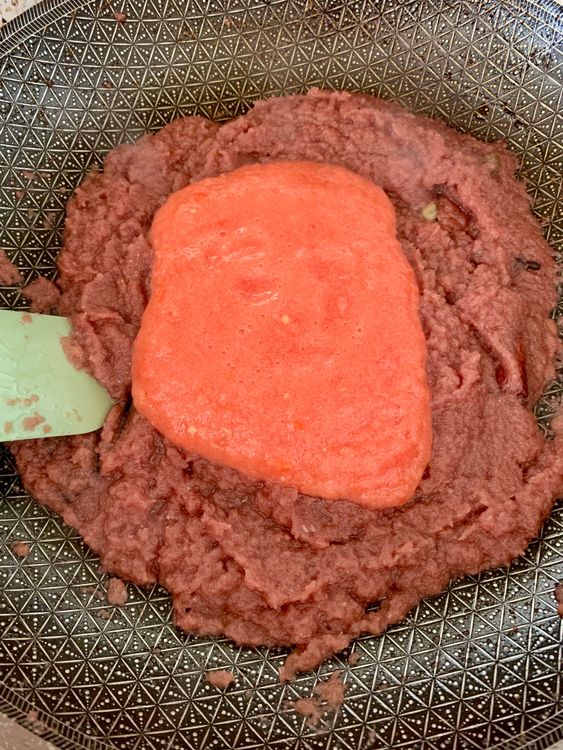 Step 2.1: Stir in the ground tomatoes and cook for 4–5 minutes until the oil begins to separate