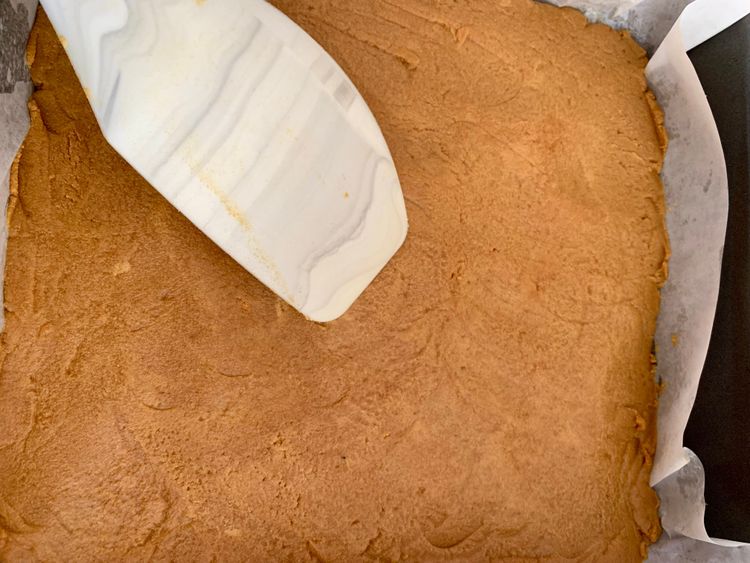 Step 4.1: Immediately transfer the mixture into the prepared tray