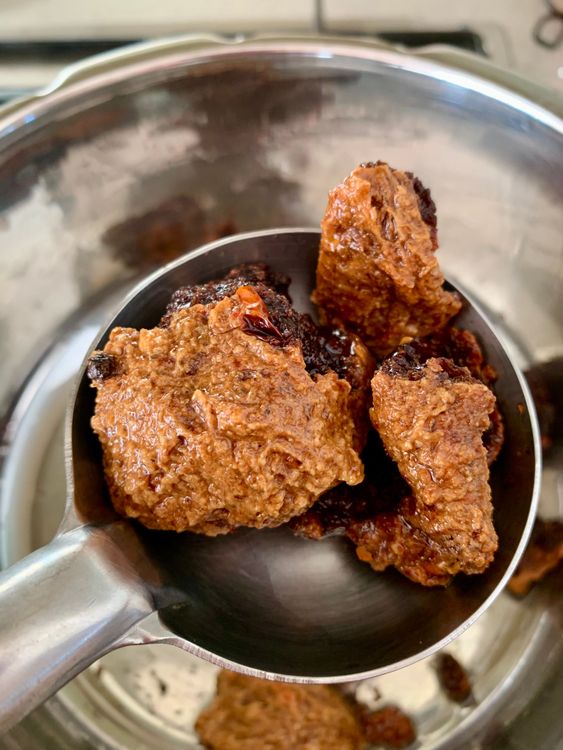 Step 2.1: Add the broken wadiyan and fry on medium heat until golden brown and crisp