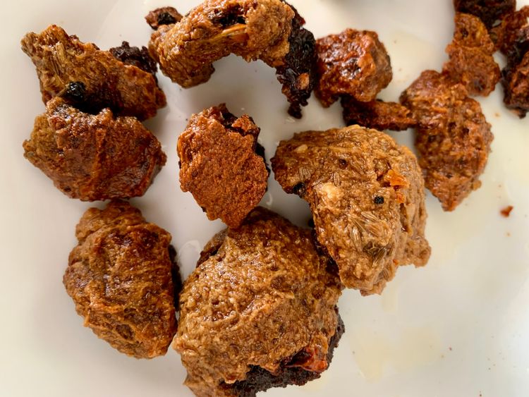 Step 2.2: Add the broken wadiyan and fry on medium heat until golden brown and crisp