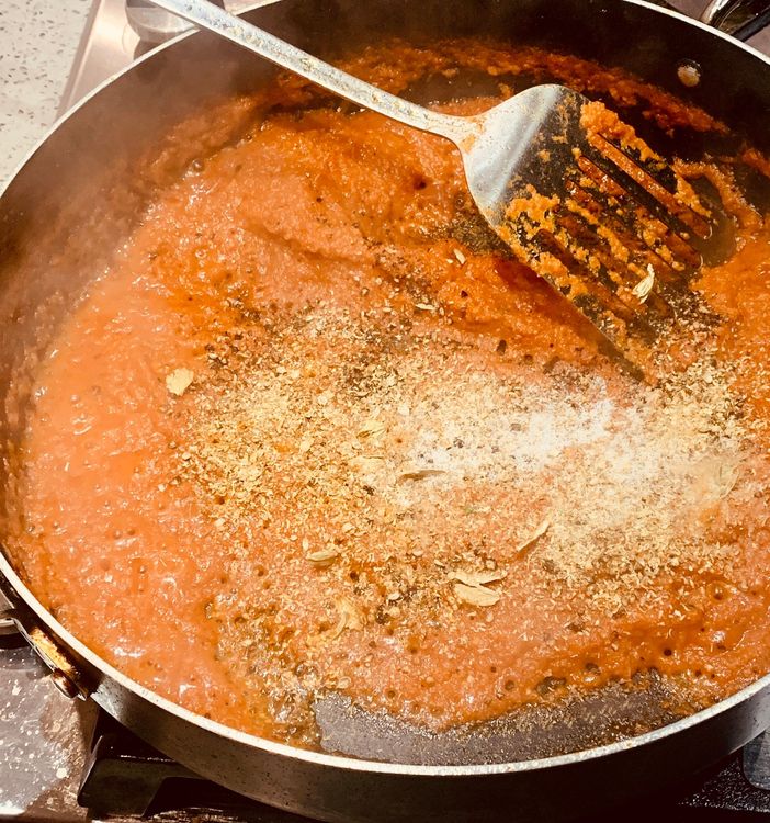 Step 1.2: Add coriander powder, salt, ground black peppercorns and cardamoms to the wok and mix well