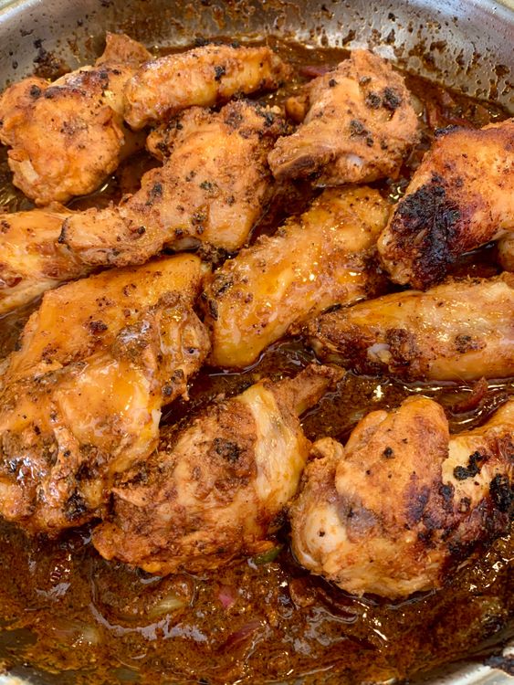 Step 3.1: Return the seared chicken wings to the pan