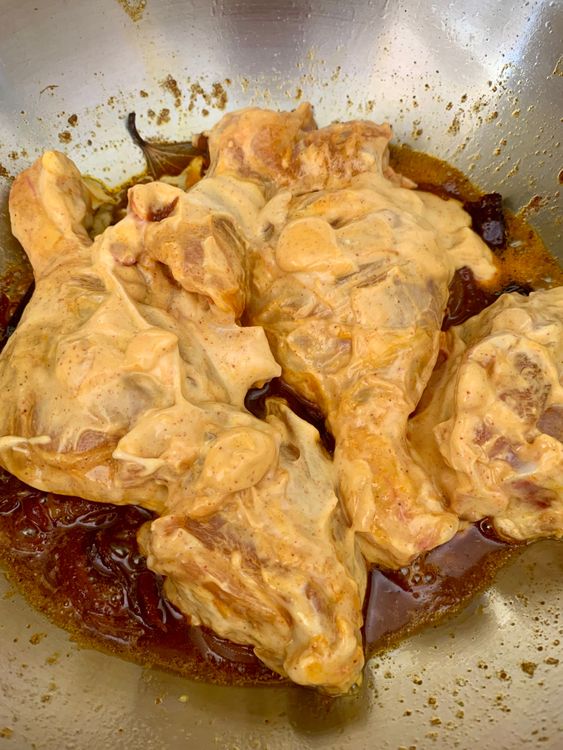 Step 5.1: Add the marinated chicken to the kadhai and mix well