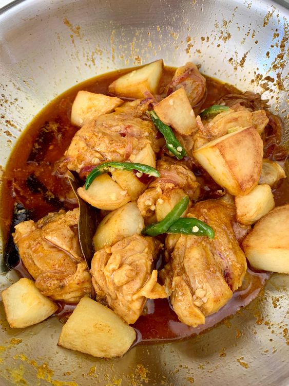 Step 5.1: Add the fried potatoes and green chillies
