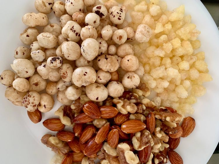 Step 3.1: Once cooled, coarsely grind the gond, nuts, and makhana together