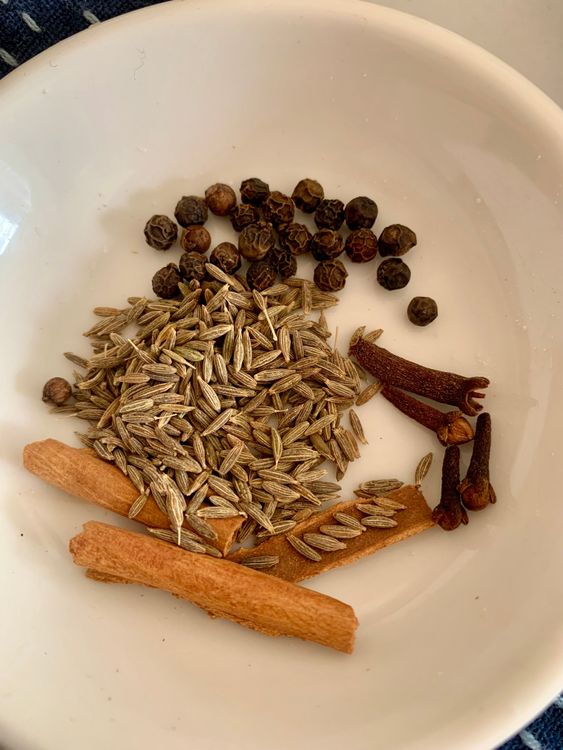 Step 4.1: In a heavy-bottomed kadhai, heat oil