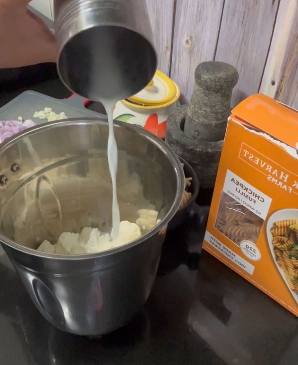 Step 1.1: In a mixer jar add cauliflower,paneer,cashew,milk and water