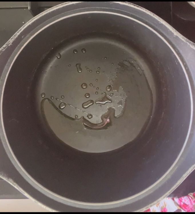 Step 1.1: Now take a deep pan and add oil
