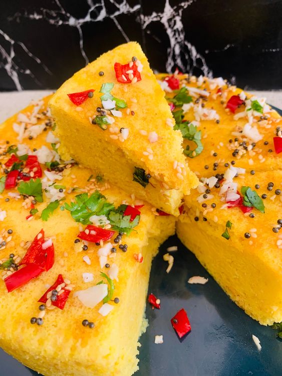 Step 5.2: Cut the dhokla into squares, diamonds, or triangles and serve with green chutney or sweet tamarind chutney