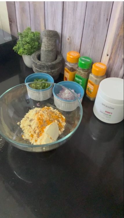 Step 1.2: In a bowl add besan,salt,turmeric,jeera and give it a mix
