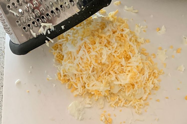 Step 2.1: Grate the boiled eggs and set aside