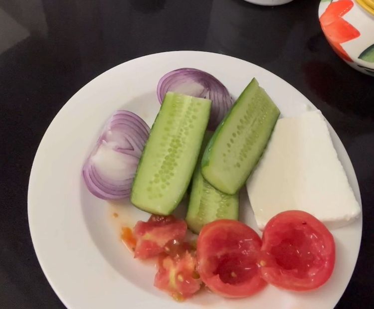 Step 1.2: Remove the tomato pulp