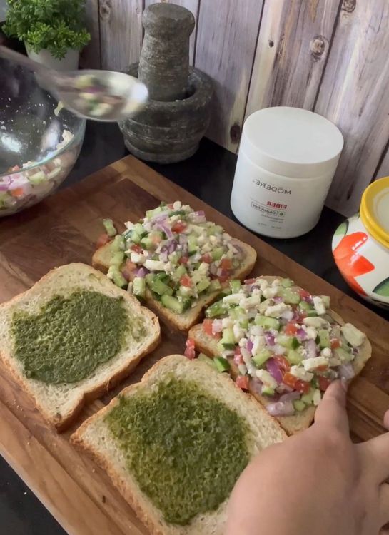 Step 1.1: Add vegetable stuffing ok two slices and cover both with other two slices