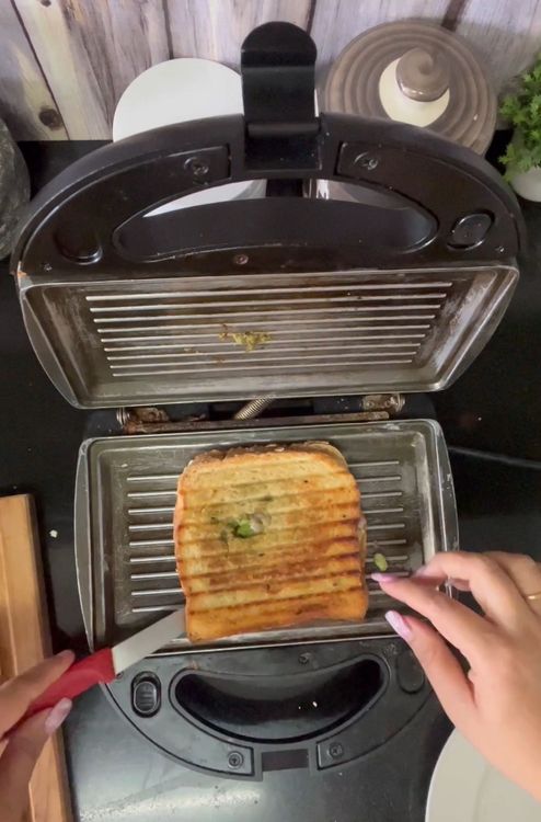 Step 1.1: Cut into triangles or rectangle and serve hot