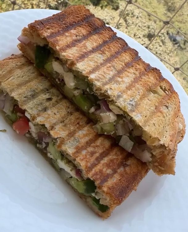 Step 1.5: Cut into triangles or rectangle and serve hot
