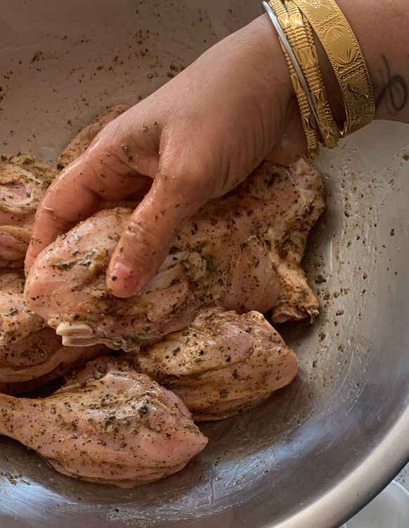 Step 1.1: Rub the drumsticks thoroughly to coat them with the seasonings