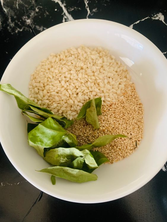 Step 1.1: Add sesame seeds, poppy seeds, and a few curry leaves