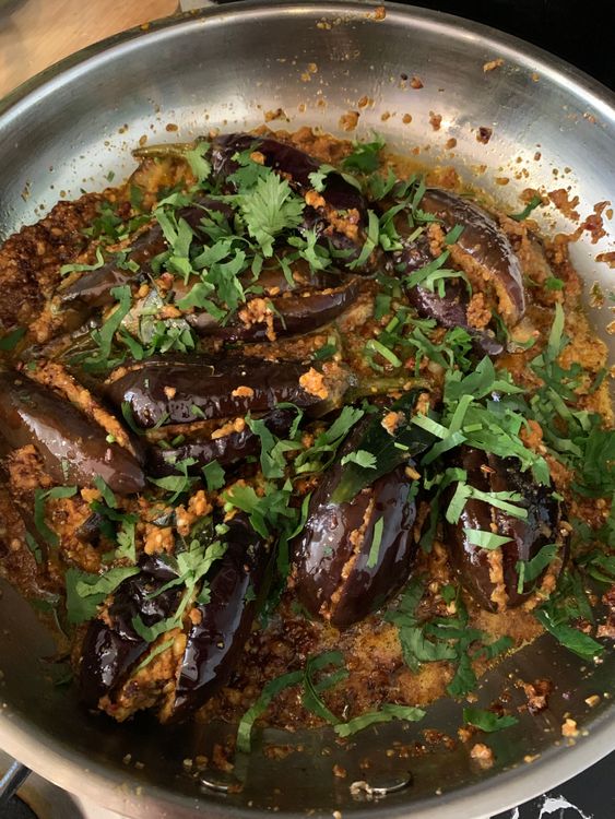 Step 4.1: Sprinkle freshly chopped coriander leaves on top and serve hot with steamed rice, rasam, sambhar, or rotis