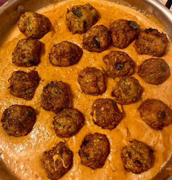 Step 2.1: Add the dudhi kofta to the pan
