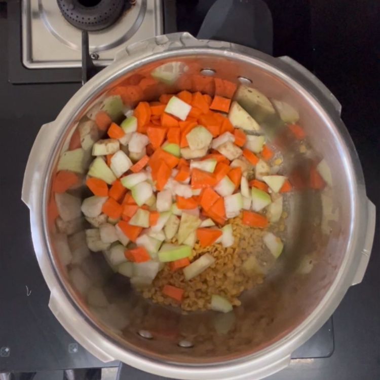 Step 1.1: Add daal , lauki , brinjal and carrot into a pressure cooker