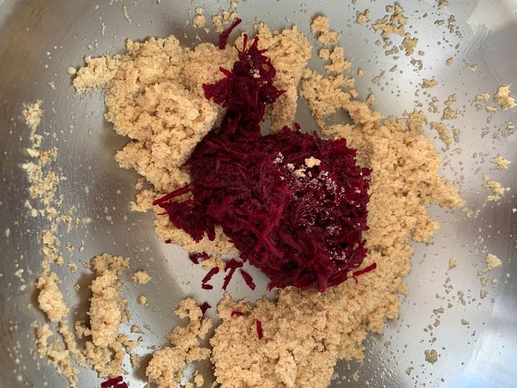 Step 3.1: Stir in the grated beetroot and sauté for another 2–3 minutes