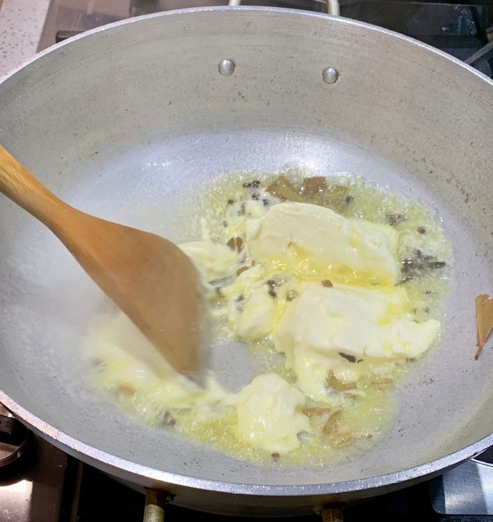 Step 3.1: Next, add the curd and continue stirring consistently for 3-4 minutes until the curd starts to curdle