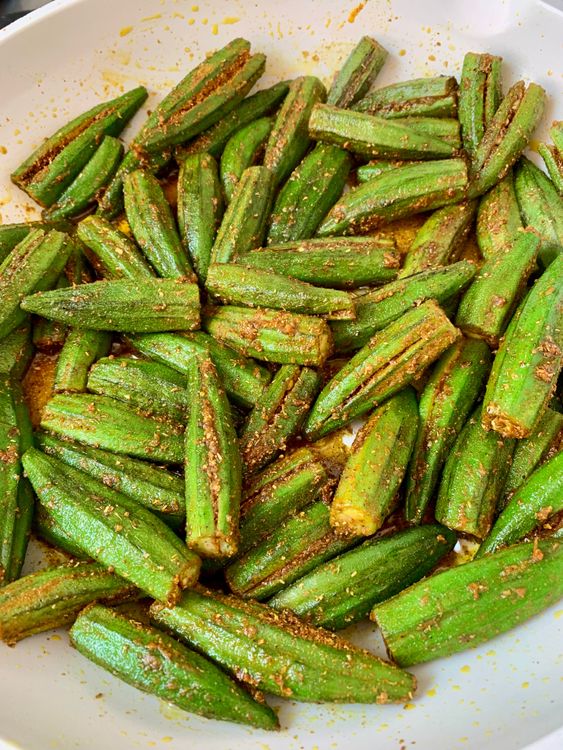 Step 4.1: Arrange the stuffed bhindi in a single layer