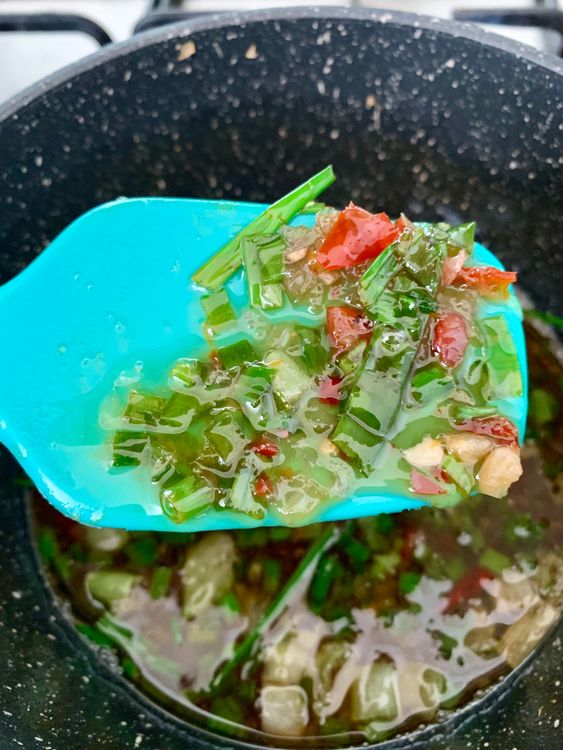 Step 2.1: Turn off the heat and stir in lemon juice and spring onion greens
