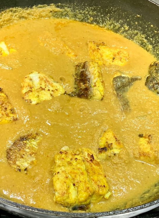 Step 3.1: Add the fried fish and sugar to the skillet, stir and cook for 3-4 minutes on medium heat