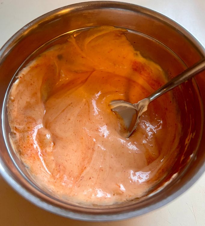 Step 2.1: Mix the mayonnaise and sriracha together in a bowl or ramekin