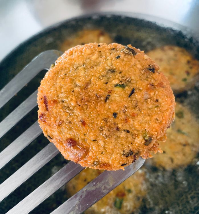Step 1.1: Fry the vada in batches on both sides until they turn evenly golden and crisp