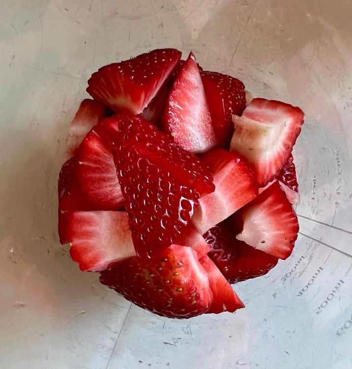 Step 1.2: Next take a cups-worth of sliced strawberries and place in a small bowl