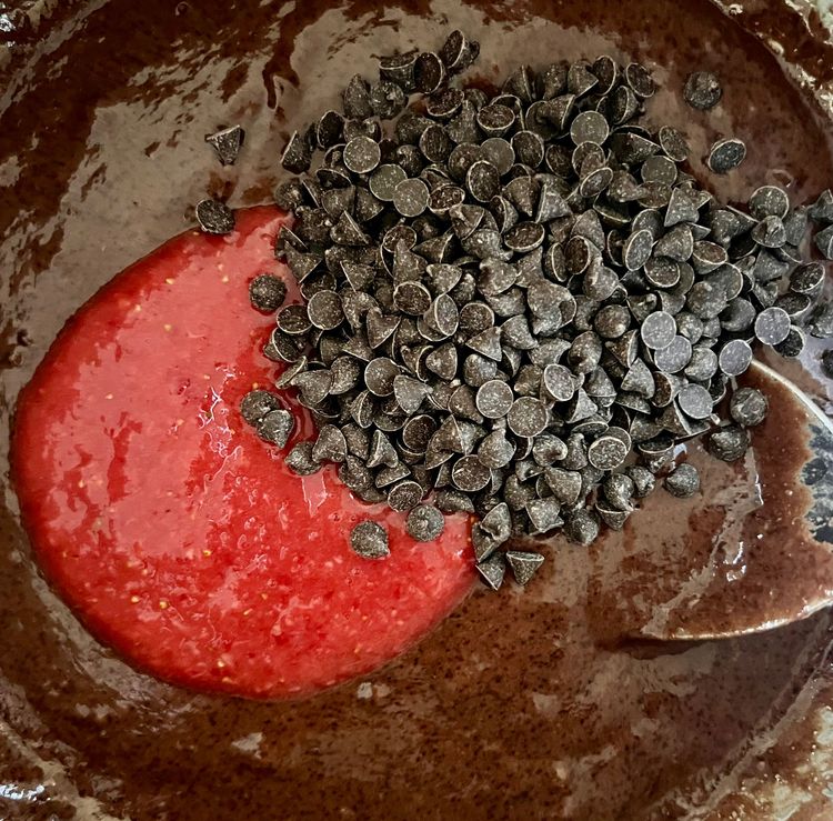 Step 1.1: Put half of the juice in your cake batter along with the vegan chocolate chips