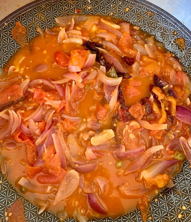 Step 2.1: Add dry Kashmiri chillies, cashew nuts, bay leaves, cinnamon sticks, green cardamoms, and 2 cups of water to the wok