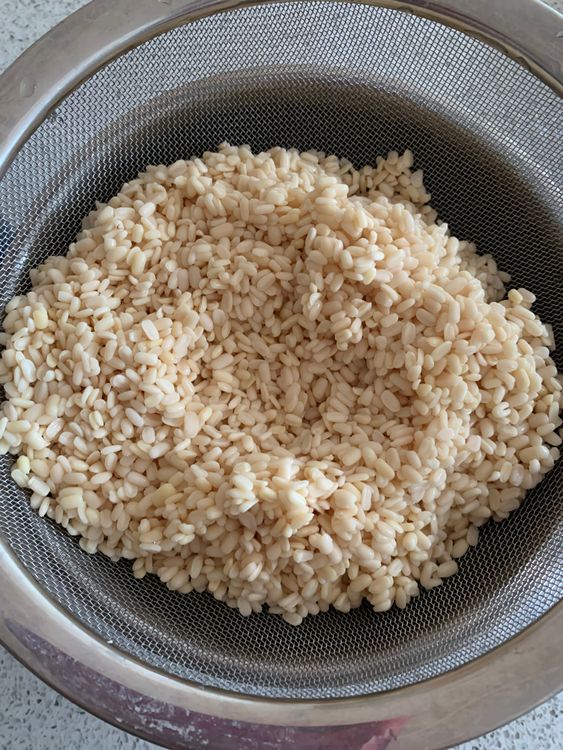 Step 2.1: Rinse and soak [urad dal ](https://amzn