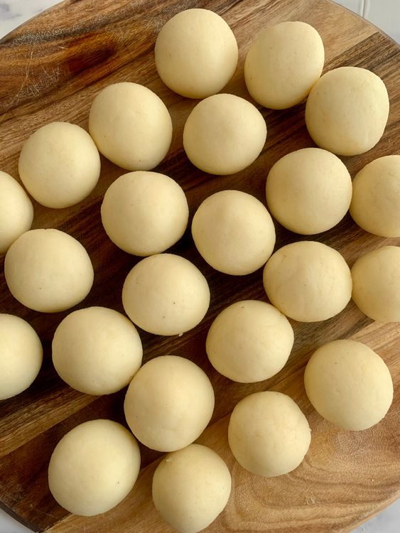 Step 3.1: Take small portions of the dough and roll them into smooth, round balls—make sure there are no cracks, as cracks can cause the jamuns to break while frying