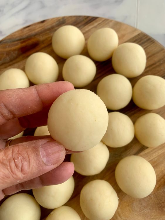 Step 3.2: Take small portions of the dough and roll them into smooth, round balls—make sure there are no cracks, as cracks can cause the jamuns to break while frying