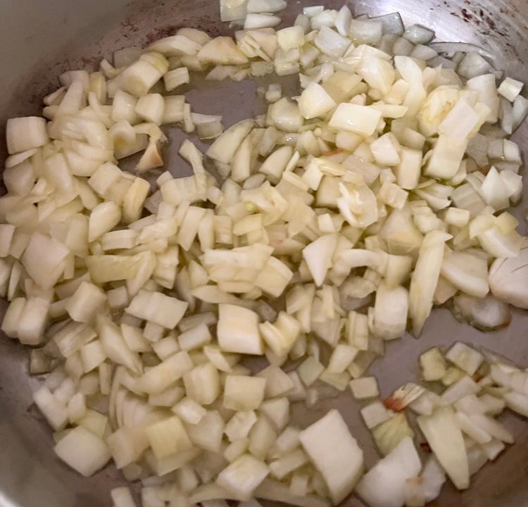 Step 1.1: Start preparing your pizza sauce