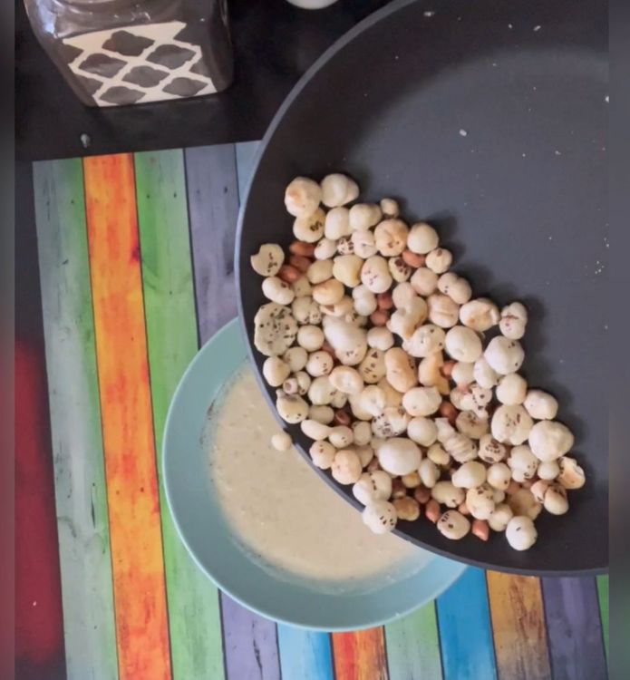 Step 1.1: Add makhana and peanut into the curd
