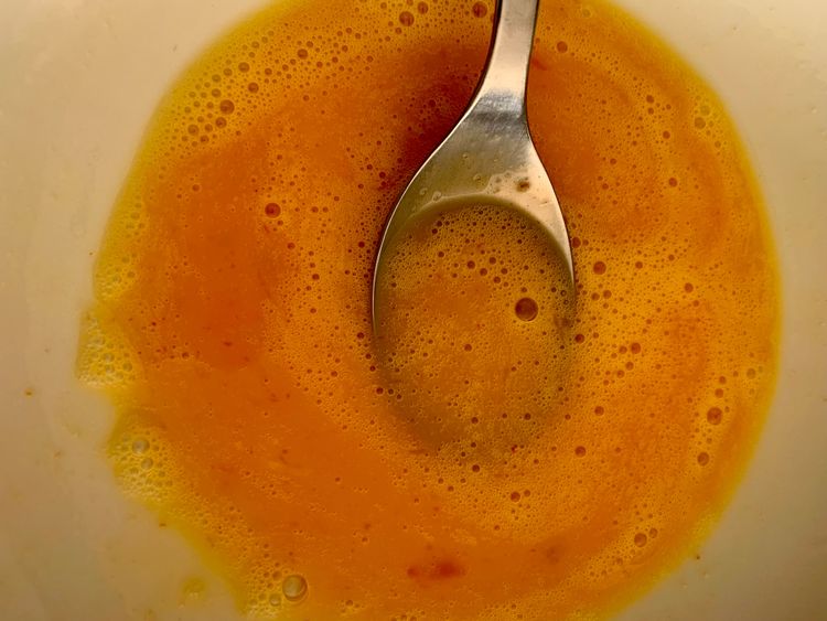 Step 3.1: Whisk the egg with hot chilli sauce and vinegar/lemon juice in another bowl to make the egg mix
