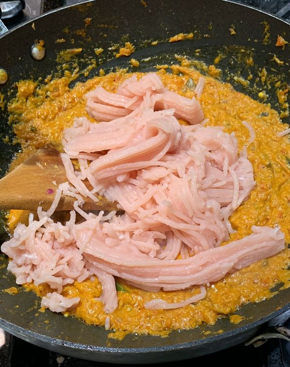 Step 1.1: Add the minced chicken and cook for 5-6 minutes until it changes colour and is no longer pink