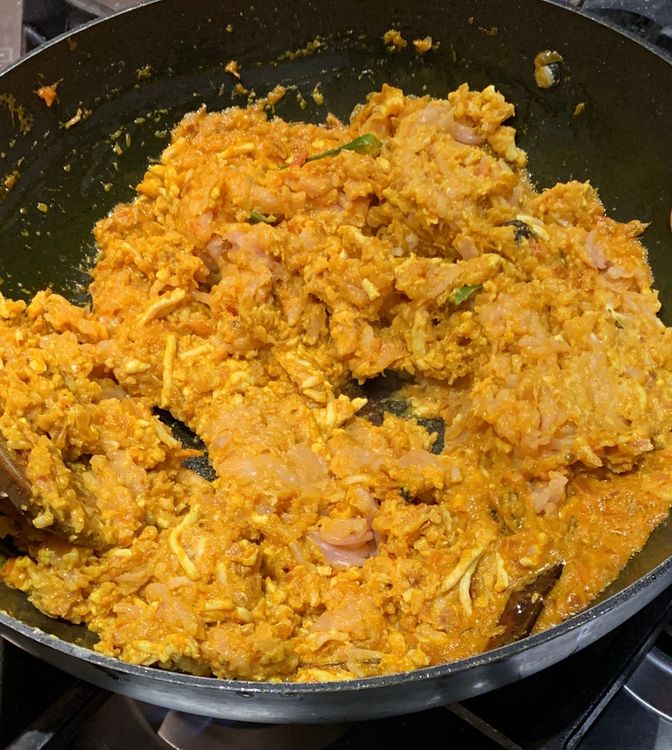 Step 1.2: Add the minced chicken and cook for 5-6 minutes until it changes colour and is no longer pink