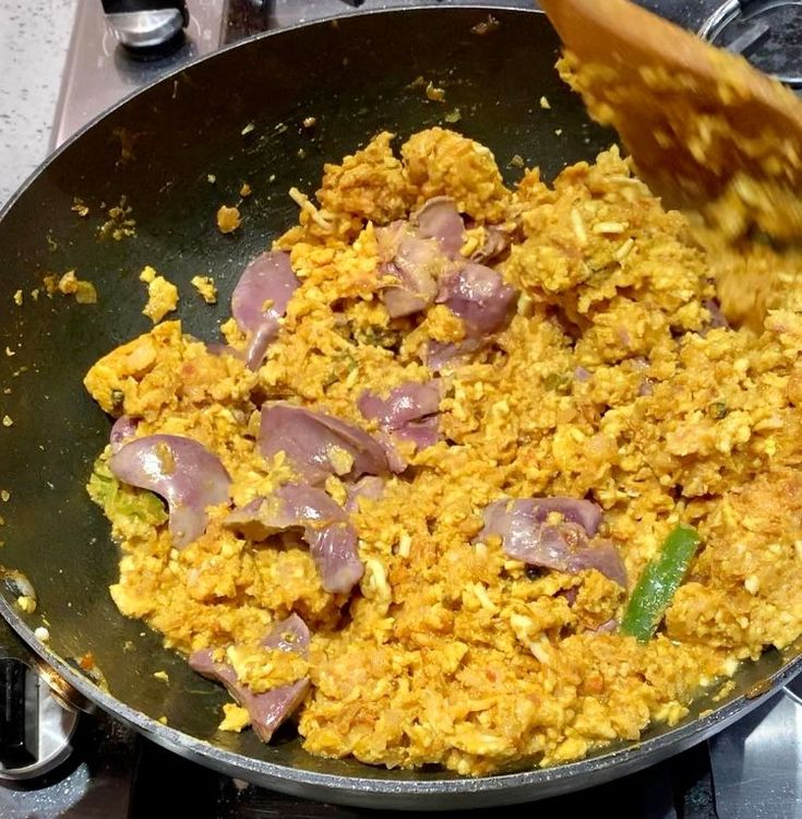 Step 1.2: Add the chicken liver (kaleji) to the pan, and mix it well