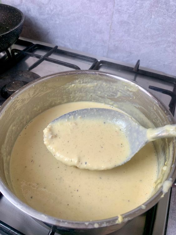 Step 1.3: Add the powdered makhana, stirring continuously to prevent lumps