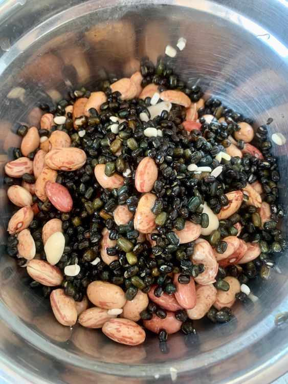 Step 1.1: Rinse urad dal and rajma 2-3 times