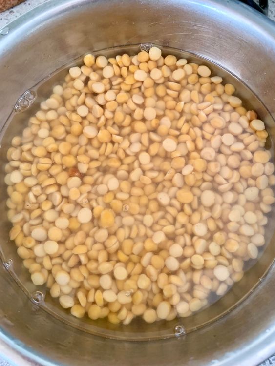 Step 1.1: Wash the chana dal thoroughly and soak for 15–20 minutes