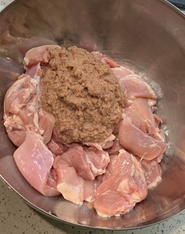 Step 1.1: Marinate the chicken pieces with the blended paste, 2 tbsp oil, salt, chat masala, paprika powder and lemon juice in a bowl